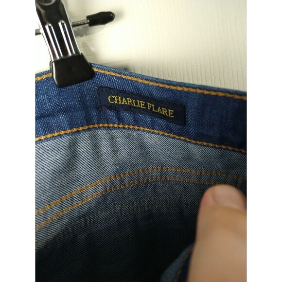 Lucky Brand Dark Wash Denim Charlie Flare Jeans. Size 12/31 - Picture 10 of 15